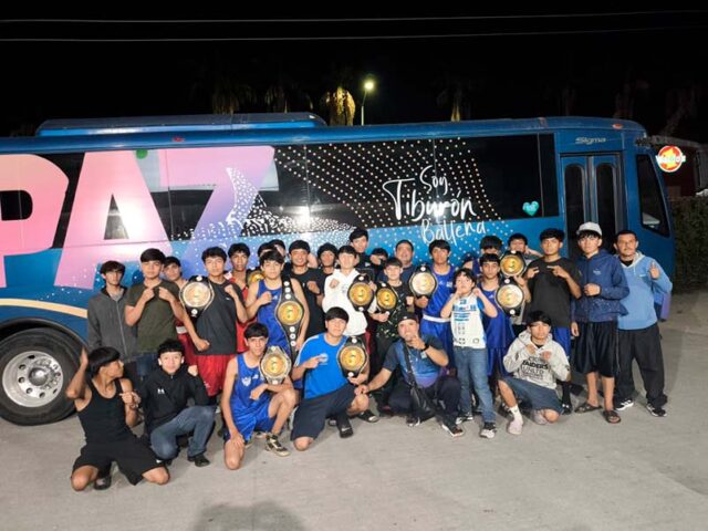 Se coronan 15 boxeadores paceños